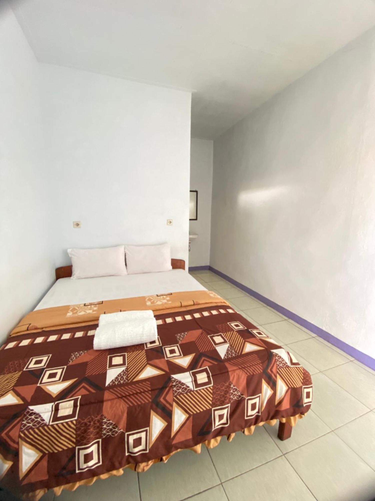 Mahoni Guest House Келимуту Экстерьер фото